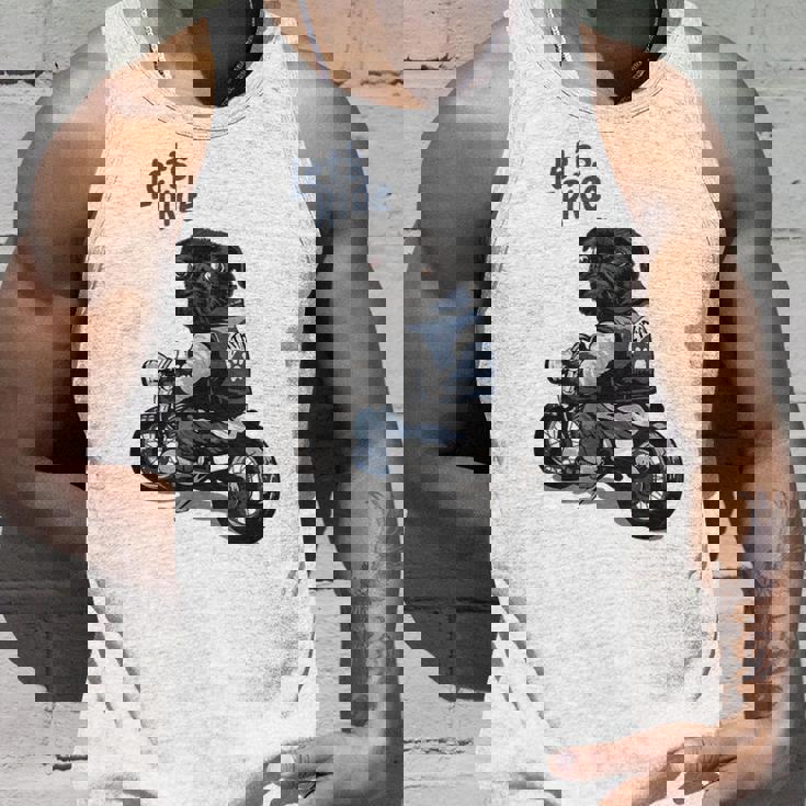 バイクに乗る面白いパグ犬レッツライド タンクトップ 彼への贈り物