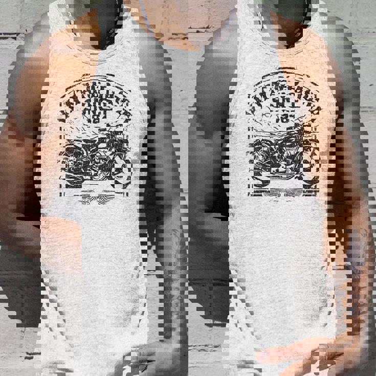 ビンテージレーサー、1964年創業、レトロバイク。オートバイ愛好家。 タンクトップ 彼への贈り物