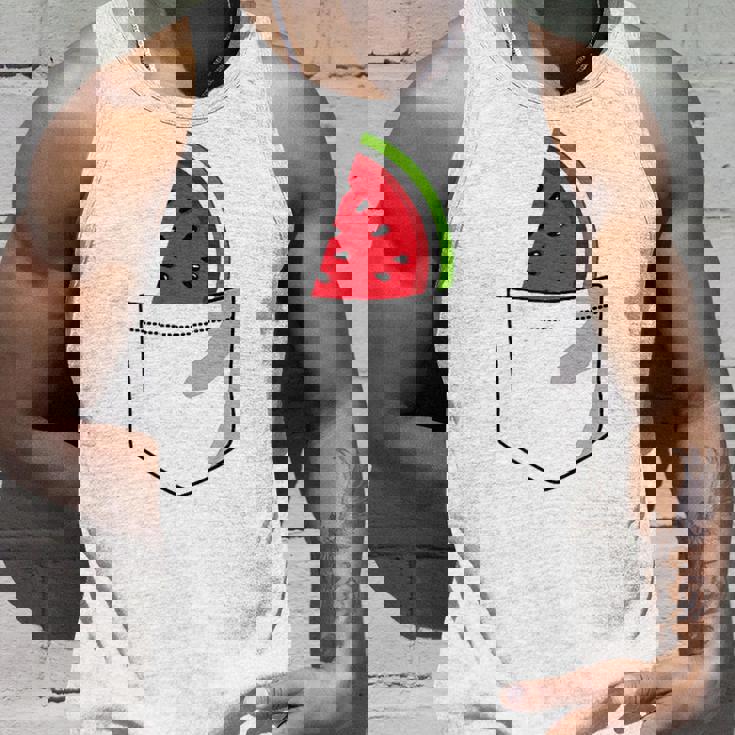 ポケットに入ったスイカのポケットプリントの面白いスイカ。 タンクトップ 彼への贈り物