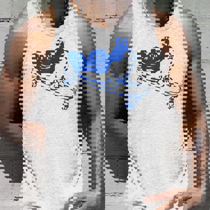 ロングボードライダーのためのミニマルアート。ボード上のマッドスキッパー。 タンクトップ 彼への贈り物