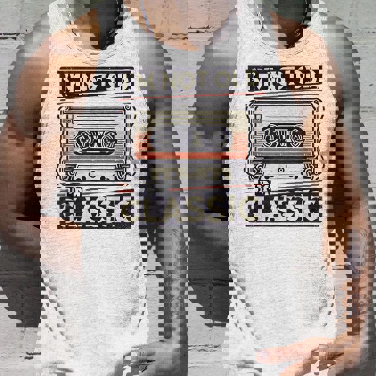 私は老けていない 私はクラシック 面白いレトロ テクニック タンクトップ 彼への贈り物