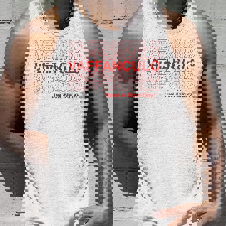 面白いvaffanculoデザイン イタリア語で素敵な一日を。 タンクトップ 彼への贈り物