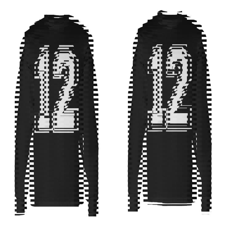 12番の前面と背面にホワイトのプリント。 長袖Tシャツ