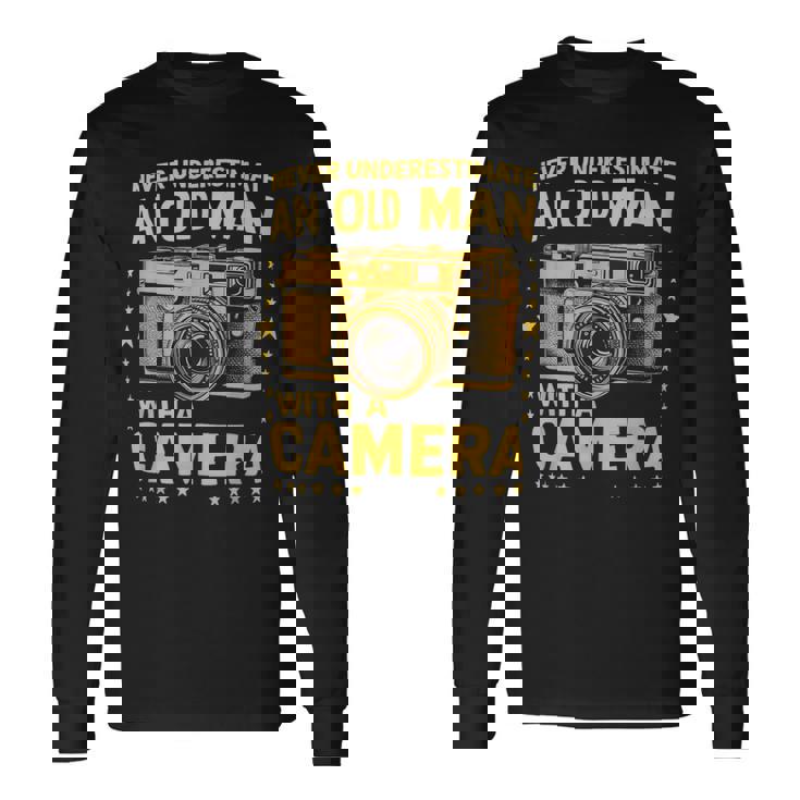 Never Underestimate An Old Man With A Camera レトロ ヴィンテージ 長袖Tシャツ