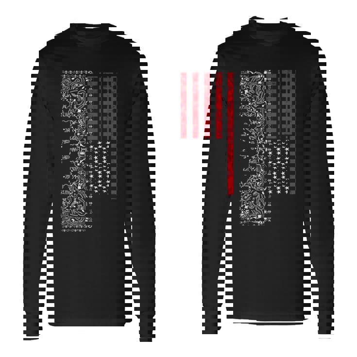 アメリカ、愛国的なアメリカ国旗、ペイズリー、バンダナプリント。 長袖Tシャツ