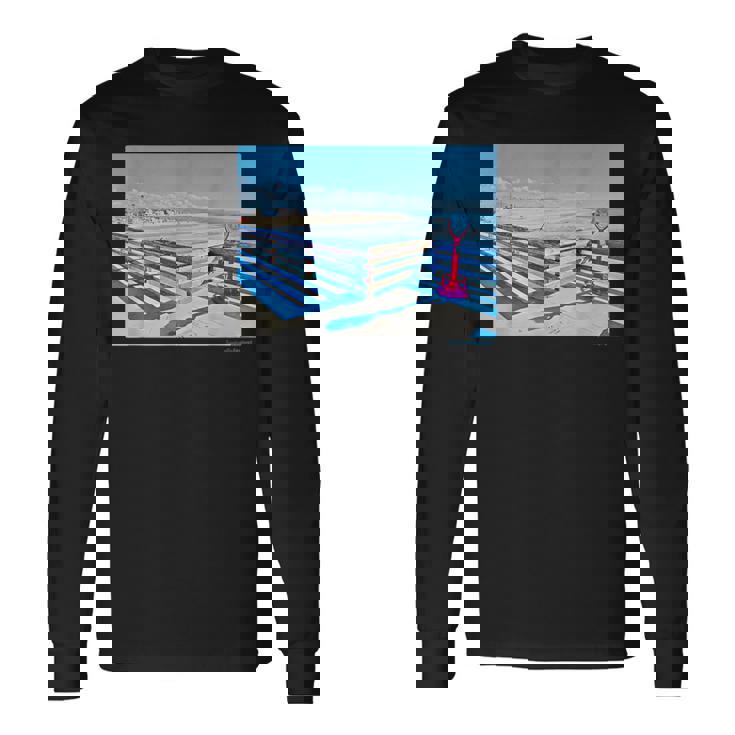 カリフォルニアの桟橋からのカラフルな海の景色 長袖Tシャツ