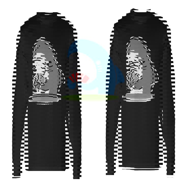 カード遊びをするサメ 長袖Tシャツ