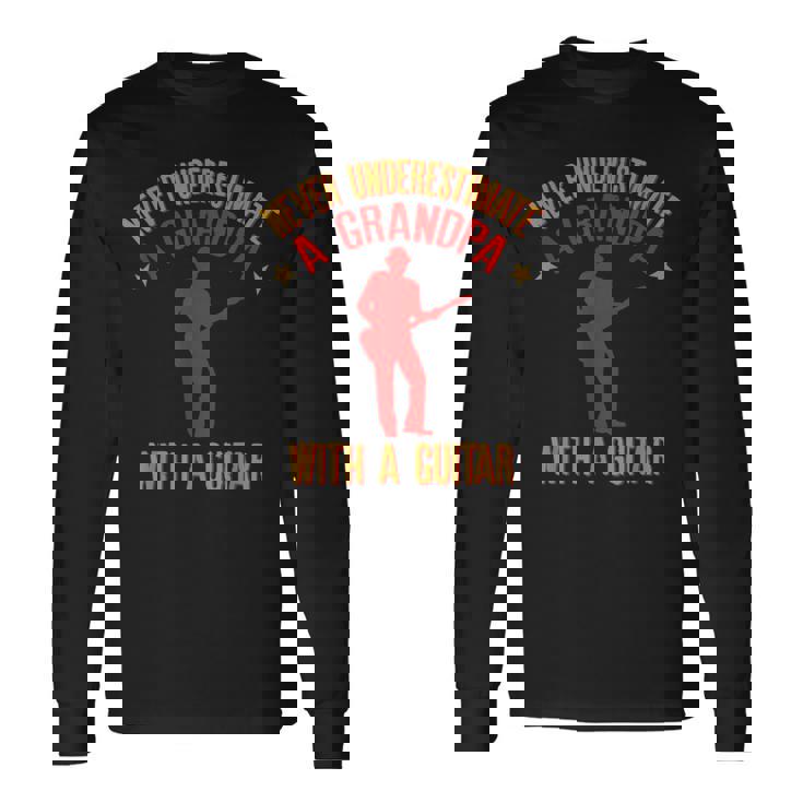 ギターを持ったおじいちゃんを決して過小評価しないでください 長袖Tシャツ