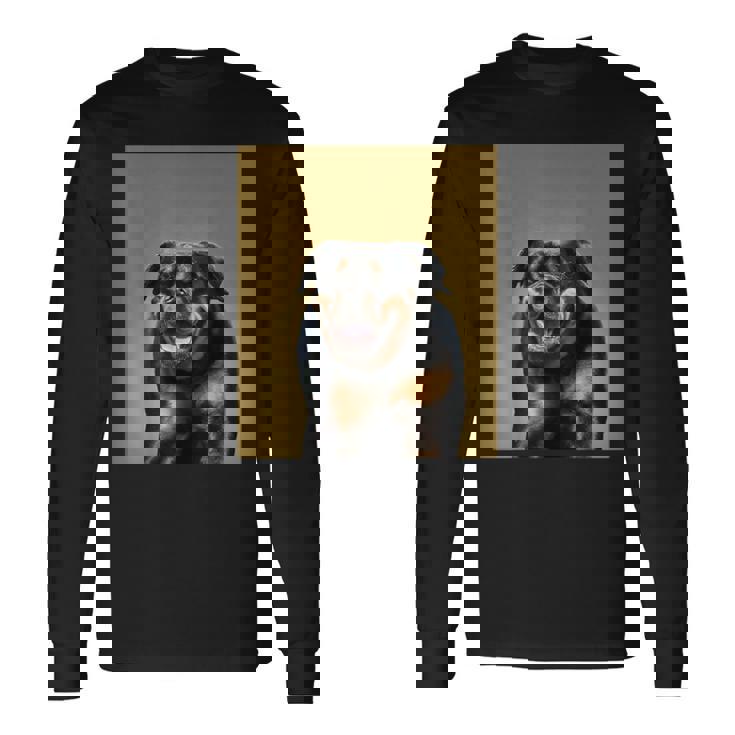 ハッピーロットワイラー犬自撮りポートレート 長袖Tシャツ