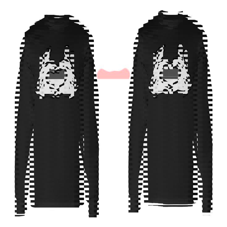 ハートを形作る漫画の手 インドネシア国旗 長袖Tシャツ