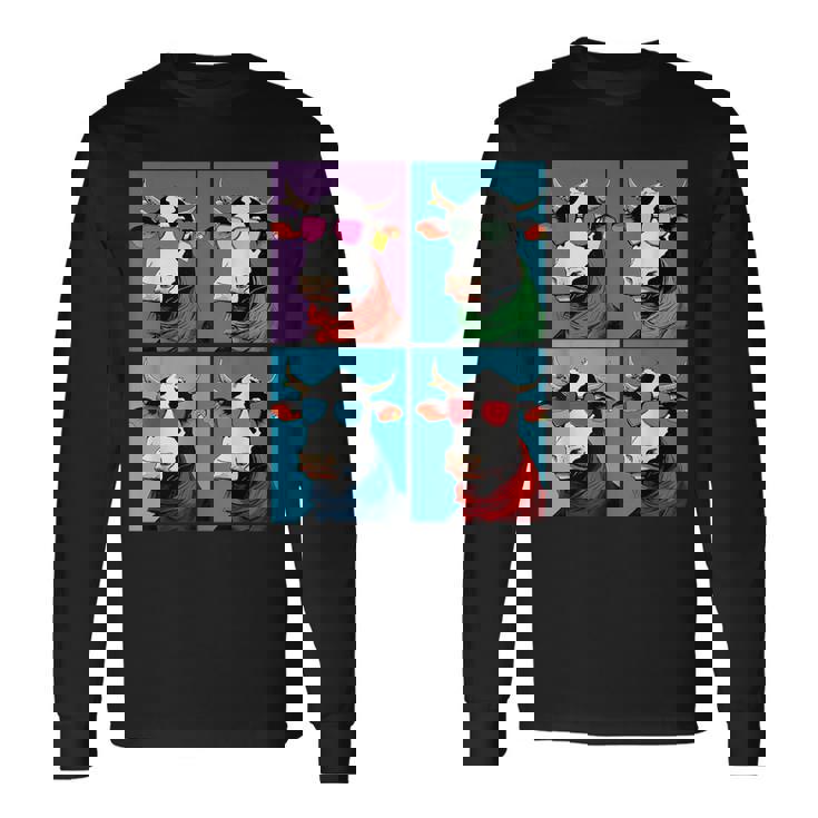 不機嫌そうな牛、エッジの効いた牛のグラフィックデザイン 牛好き向け 長袖Tシャツ