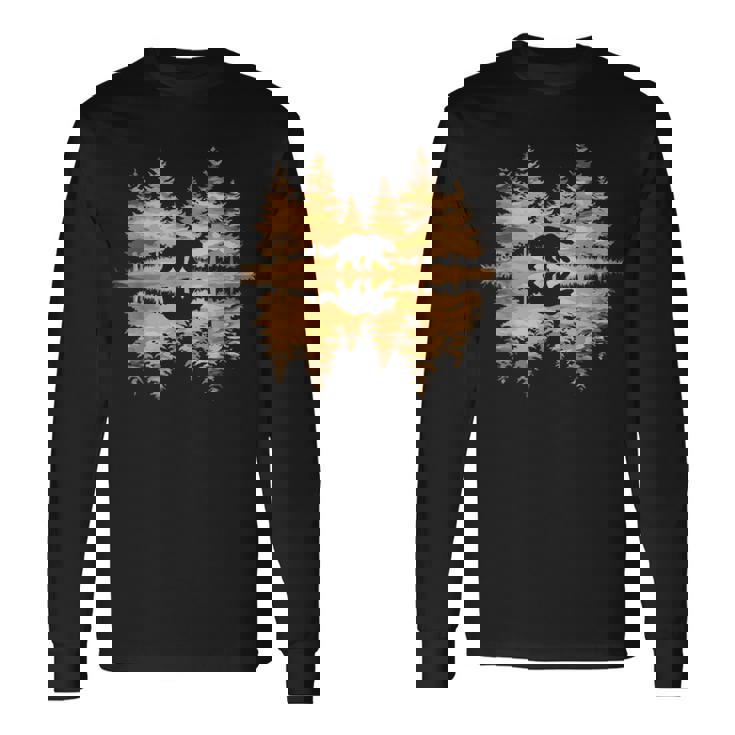 夕暮れのクマと森 自然愛好家 長袖Tシャツ