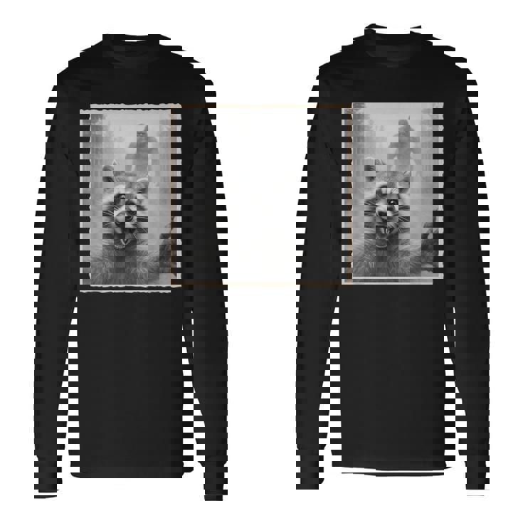 怖いアライグマのセルフィーとビッグフット&面白いサスカッチ。 長袖Tシャツ