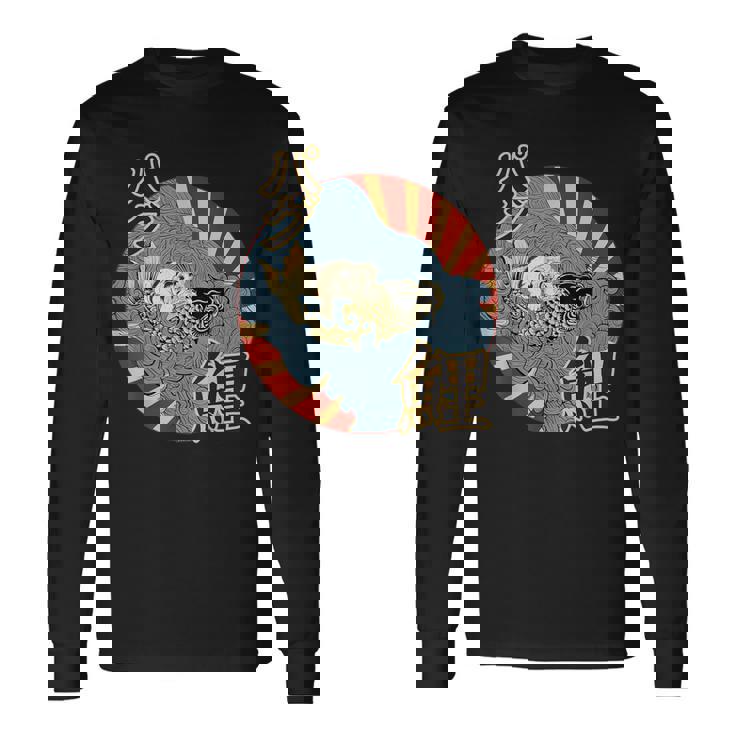 波を介して鯉に乗るパグ日本のヴィンテージ画 長袖Tシャツ