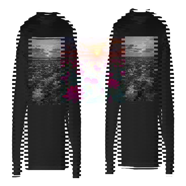 蓮の花畑 美しい夕日のグラフィック 長袖Tシャツ