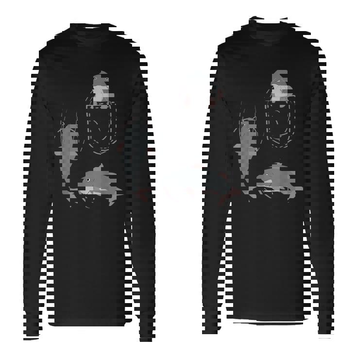 袋に入った魚 ナマズ 長袖Tシャツ