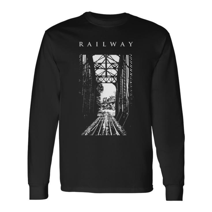 鉄道橋産業ヴィンテージ金属製列車機関車 Railway Train Bridge Industryintage 長袖Tシャツ