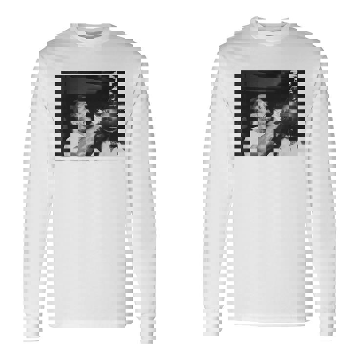 ジョー・フレイジャーが2度目のムハンマド・アリボクシングファイトに備える 長袖Tシャツ