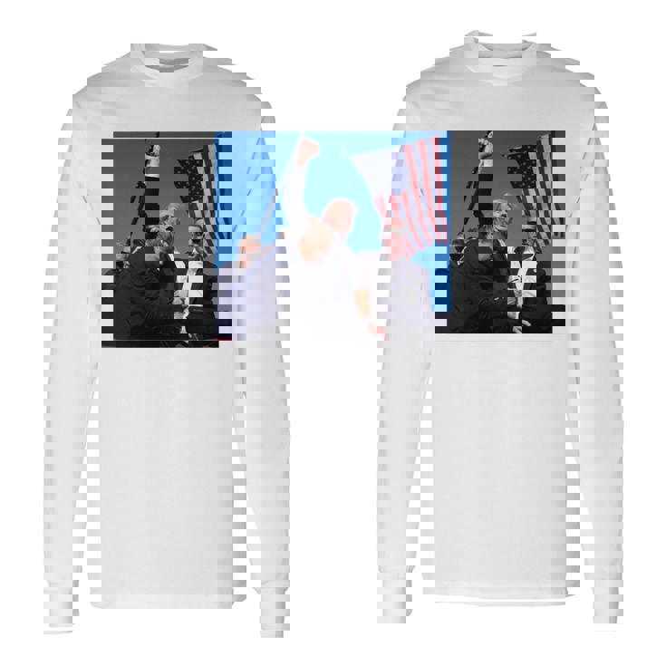 トランプ大統領のために祈り、決して降伏しない、神の祝福トランプ。 長袖tシャツ 長袖Tシャツ