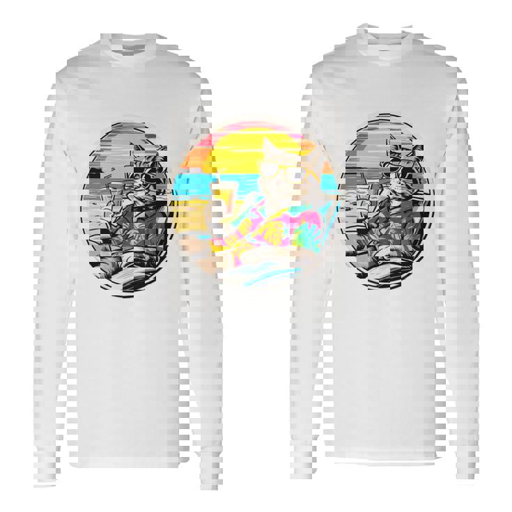 ビーチでドリンクを飲みながらリラックスできるレトロなヴィンテージクールな猫 長袖tシャツ 長袖Tシャツ