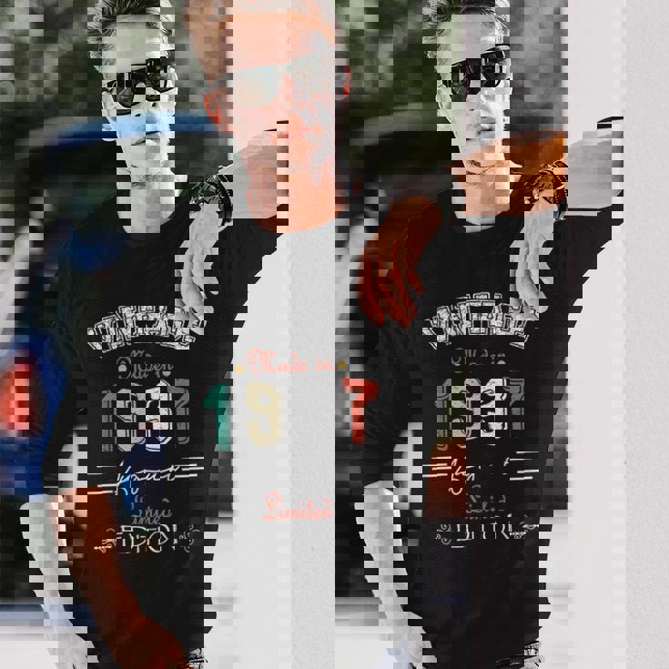 1937年8月生まれ ヴィンテージハッピーバースデー 87歳 長袖Tシャツ 彼への贈り物