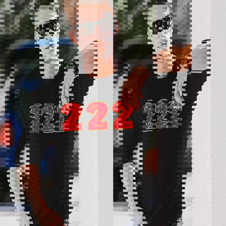 222 エンジェルナンバー Right Place Right Time 長袖Tシャツ 彼への贈り物