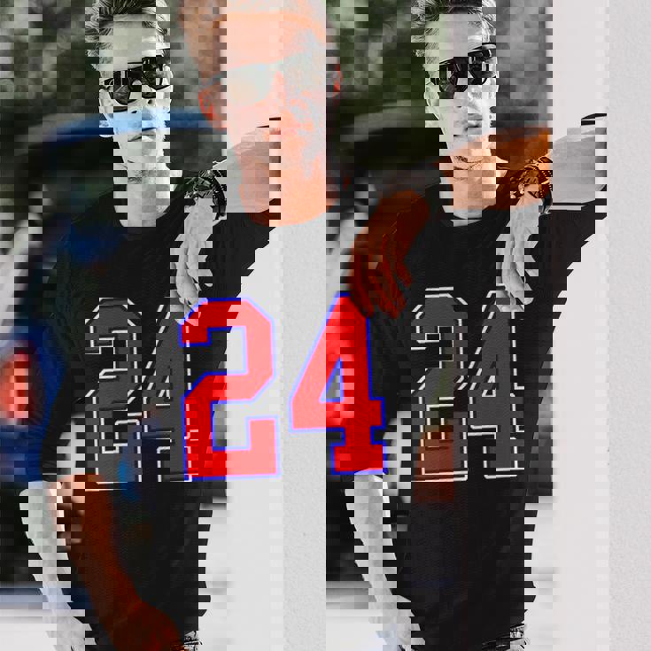 24番の大学スポーツスタイル。レッド、ブルー、ホワイト。 長袖Tシャツ 彼への贈り物