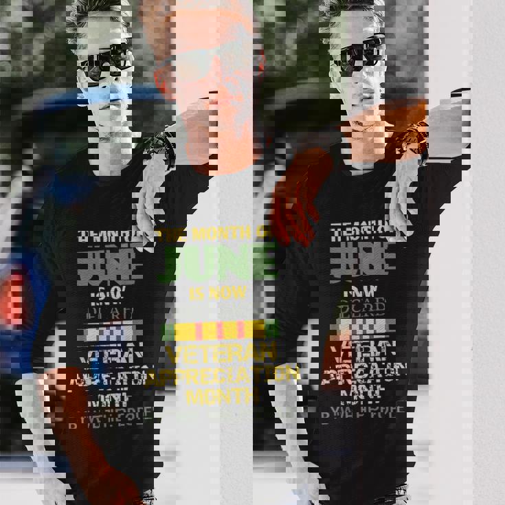 6月が退役軍人感謝月間として宣言されました 長袖Tシャツ 彼への贈り物