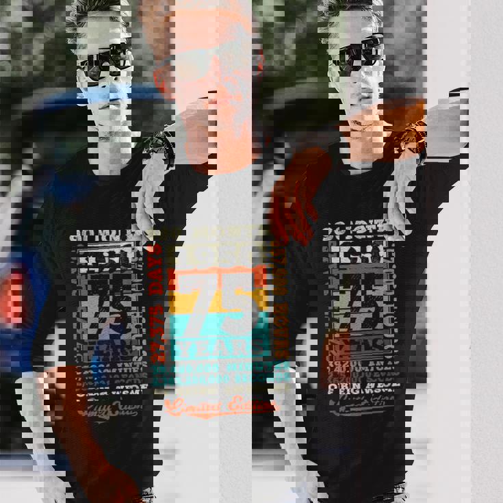 75歳の誕生日 75歳 900ヶ月 すごい生まれ 1950年 長袖Tシャツ 彼への贈り物