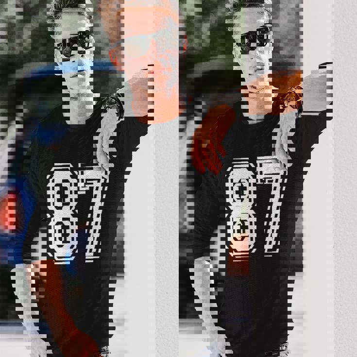 87番の前面と背面にホワイトのプリント。 長袖Tシャツ 彼への贈り物