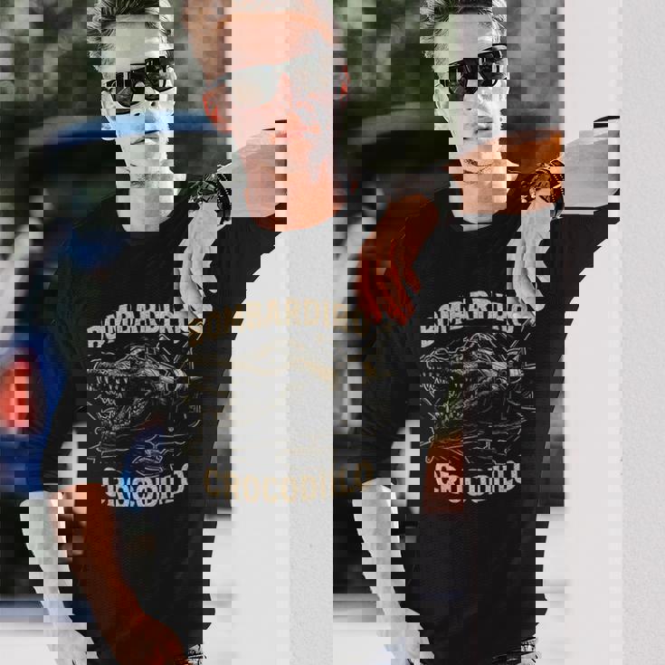 Bombardiro Crocodilo イタリアンブレインロットミーム 長袖Tシャツ 彼への贈り物