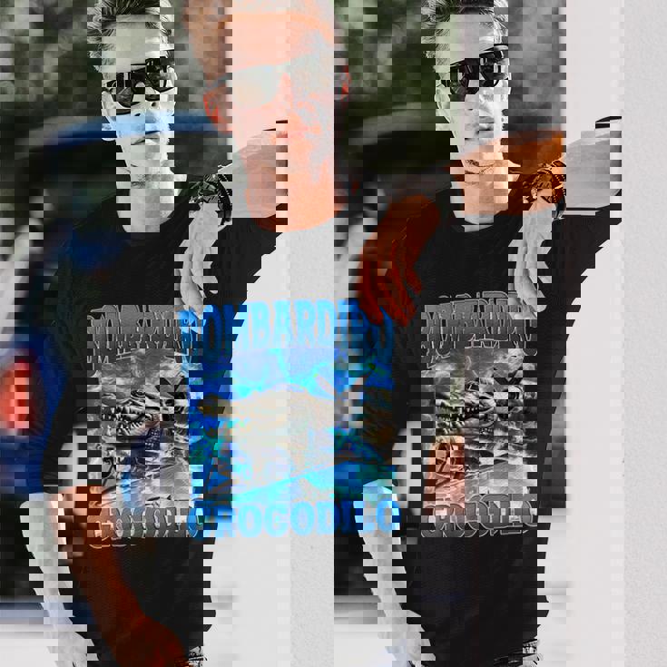 Bombardiro Crocodilo 面白い イタリアン ブレイン ミーム ブーツレッグ 長袖Tシャツ 彼への贈り物