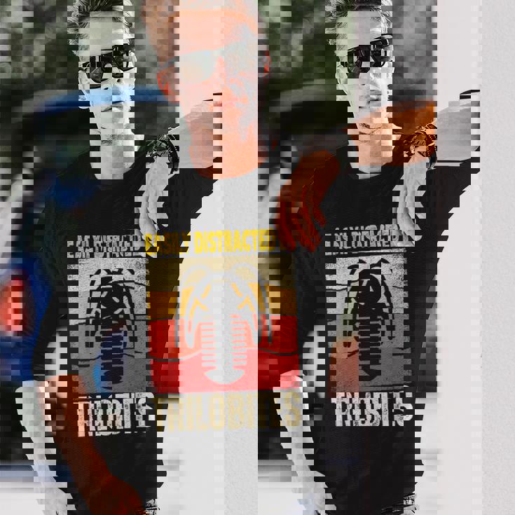 Easy Distracted By Trilobites Trilobite Lover 長袖Tシャツ 彼への贈り物