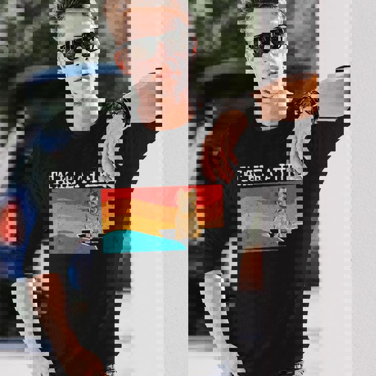 Take A Hike ケアンテリア グラフィック ハイキング 長袖Tシャツ 彼への贈り物