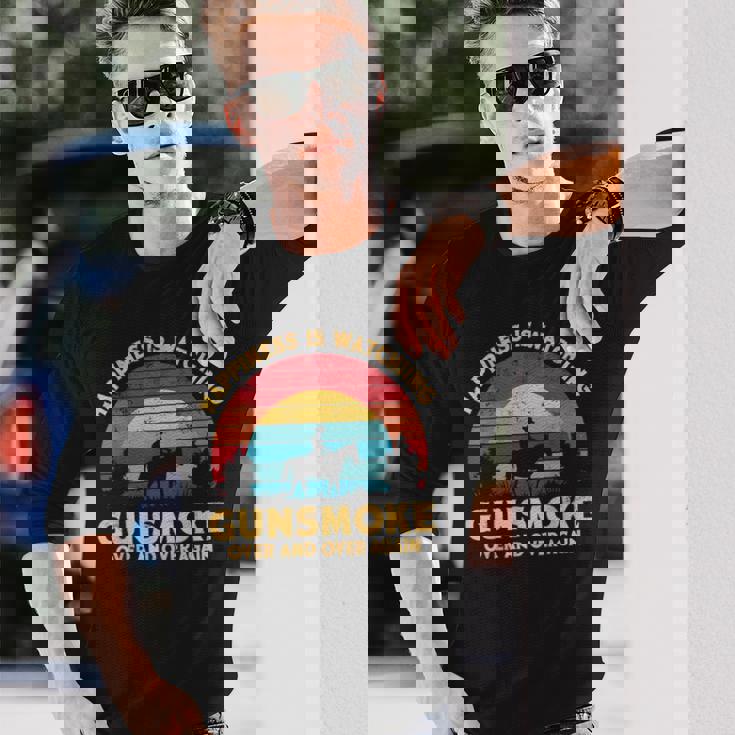 Happiness Is Watching Gunsmoke Over And Over Again Cowboys 長袖Tシャツ 彼への贈り物