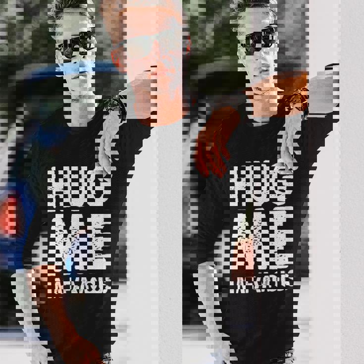 Hug Me I'm Famous ファニーハガー 長袖Tシャツ 彼への贈り物