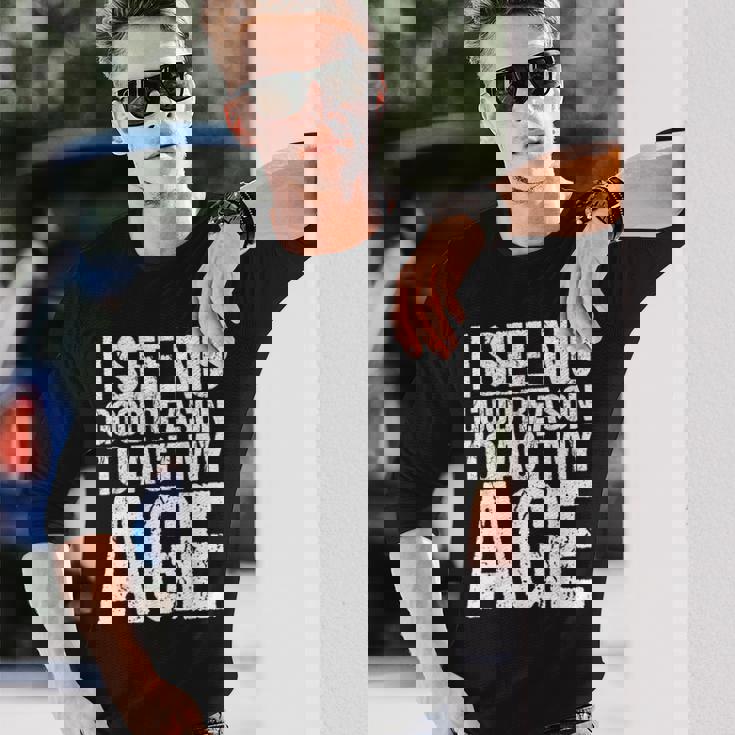 Iee No Good Reason To Act My Age 長袖Tシャツ 彼への贈り物