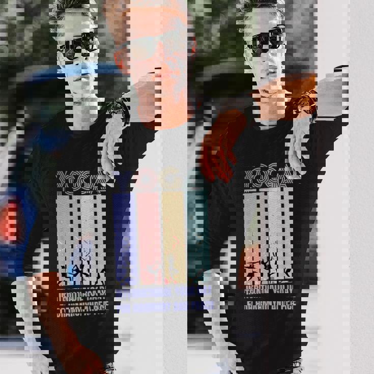 International Yoga Day For Harmony And Peace 長袖Tシャツ 彼への贈り物