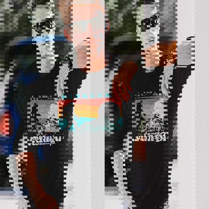 Kirkland Washington Retro 80S Bigfoot 長袖Tシャツ 彼への贈り物