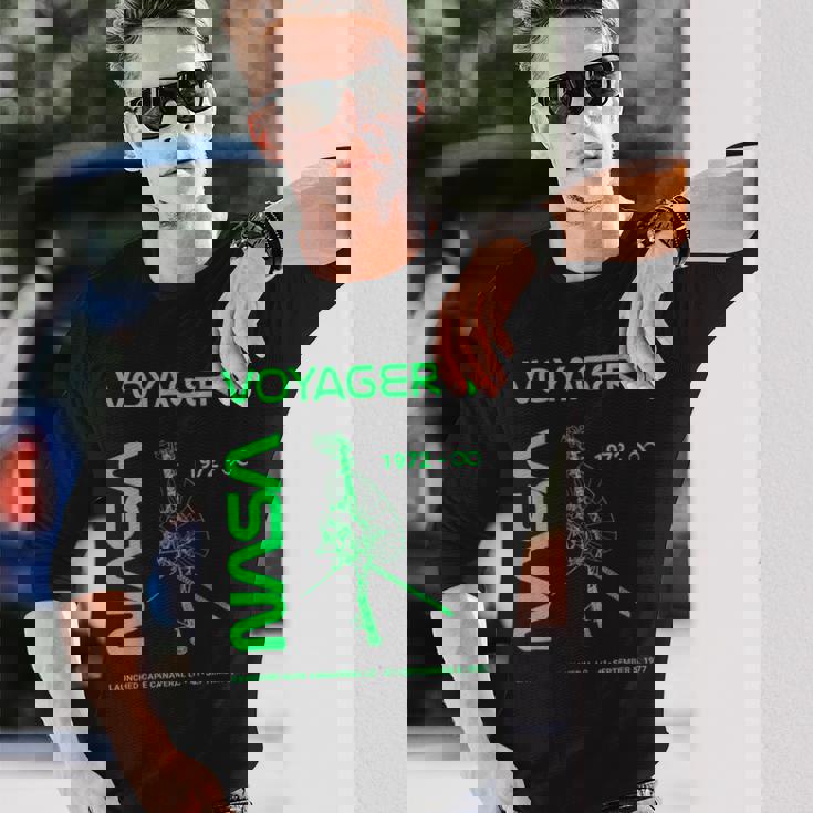 Nasa ボイジャー1号宇宙船は1977年9月5日に打ち上げられました。 長袖Tシャツ 彼への贈り物