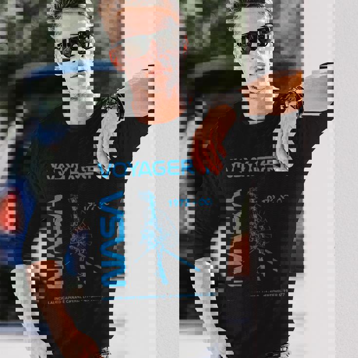 Nasaoyager 1 宇宙船は1977年9月5日に打ち上げられました 長袖Tシャツ 彼への贈り物