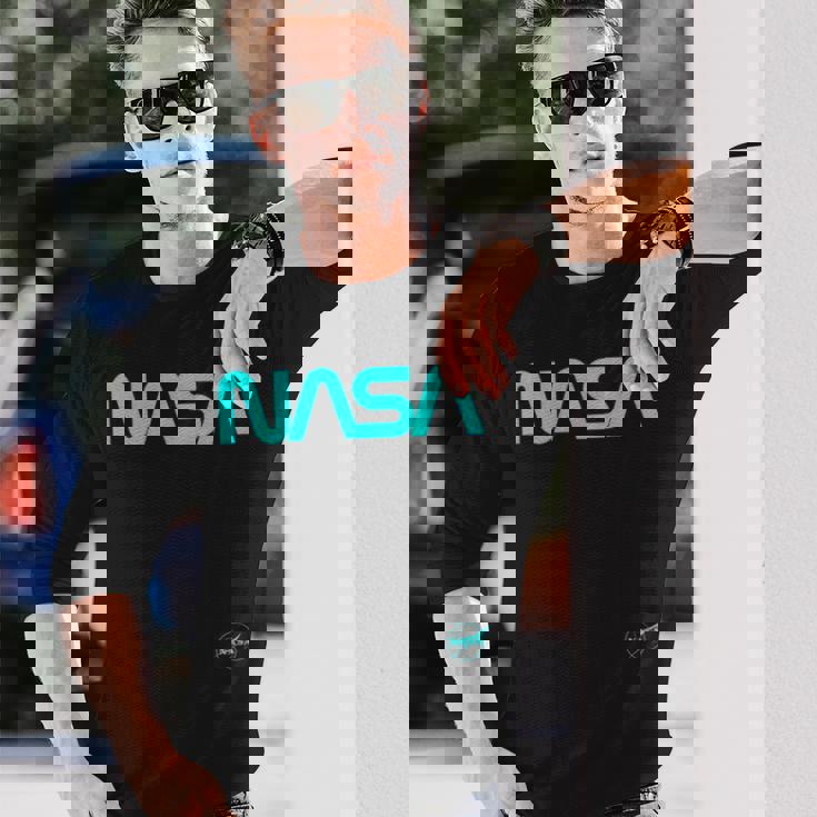 Nasaワームと記章のロゴ 長袖Tシャツ 彼への贈り物