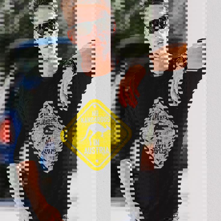 No Kangaroos In Austria 動物飼育係 野生動物 愛好家 長袖Tシャツ 彼への贈り物