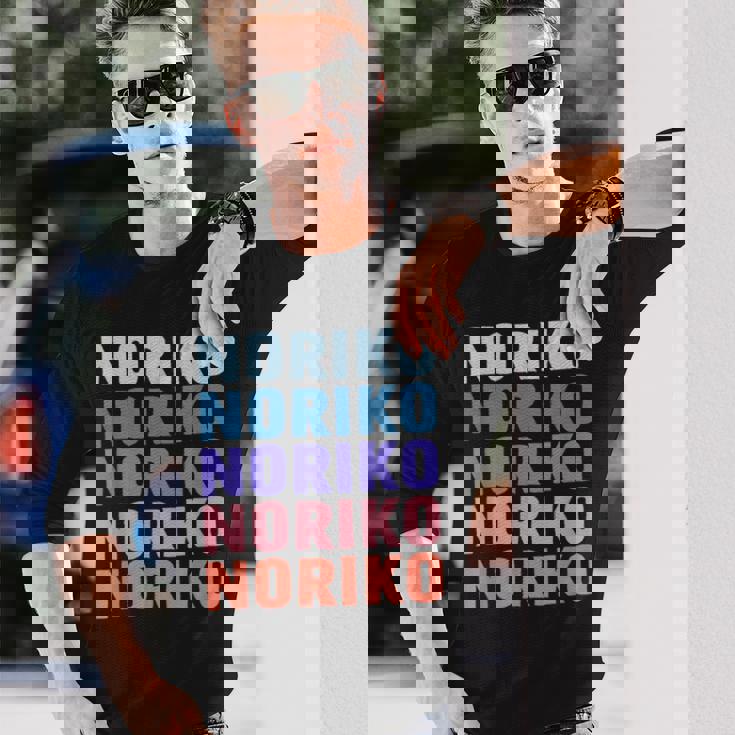 Noriko 面白いギフト名 名前入り 長袖Tシャツ 彼への贈り物