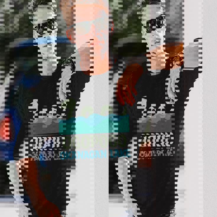 Ogopogo オカナガン湖 怪獣 生き物 かわいい かわいい クリプティッド 長袖Tシャツ 彼への贈り物