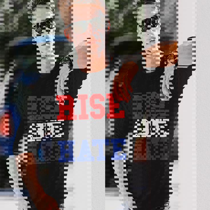 Rise Above Hate Red And Blue America 長袖Tシャツ 彼への贈り物