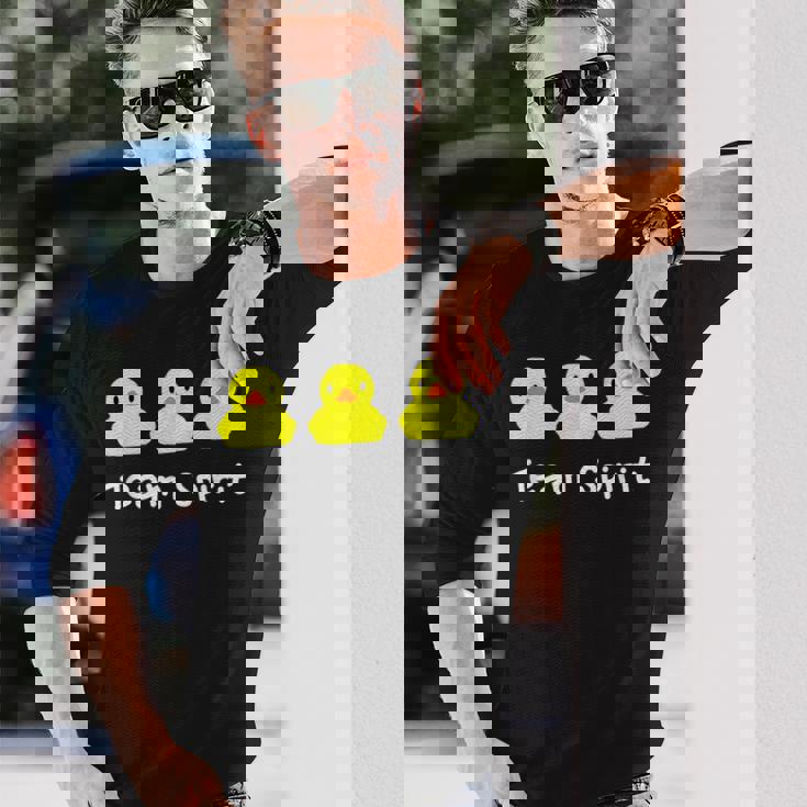 Teampirit Three イエローラバーダックグラフィックプリント 長袖Tシャツ 彼への贈り物