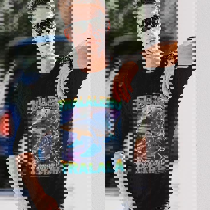 Tralalero Tralala 面白いサメ 靴付き ミーム 長袖Tシャツ 彼への贈り物