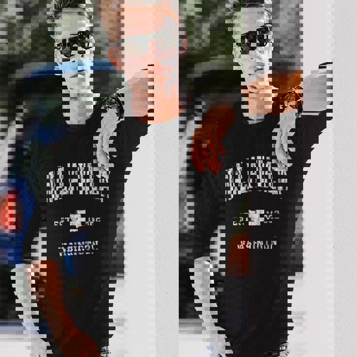 Walla Walla Washington Wa ビンテージアスレチックスポーツデザイン 長袖Tシャツ 彼への贈り物