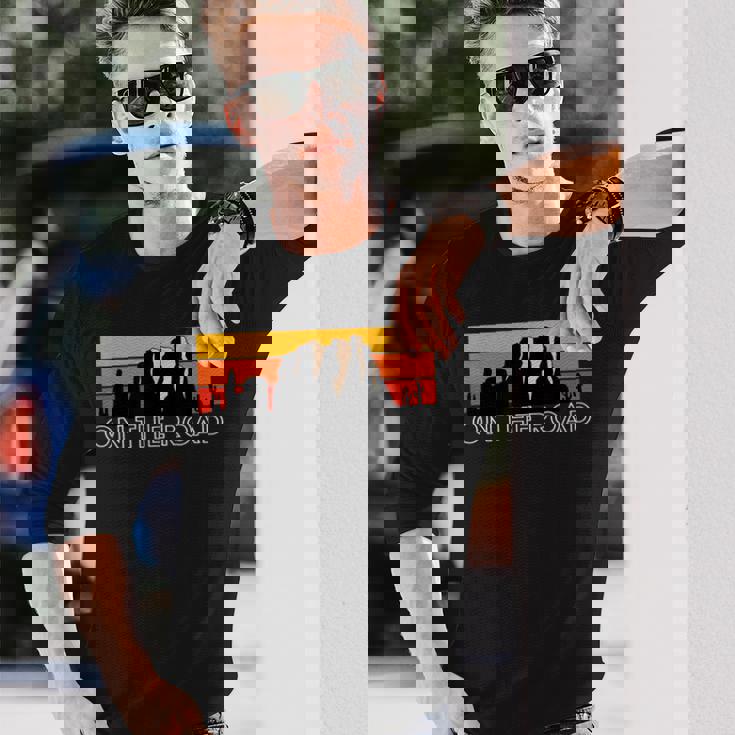 Wanderlust Canyon & Mountains On The Road 長袖Tシャツ 彼への贈り物